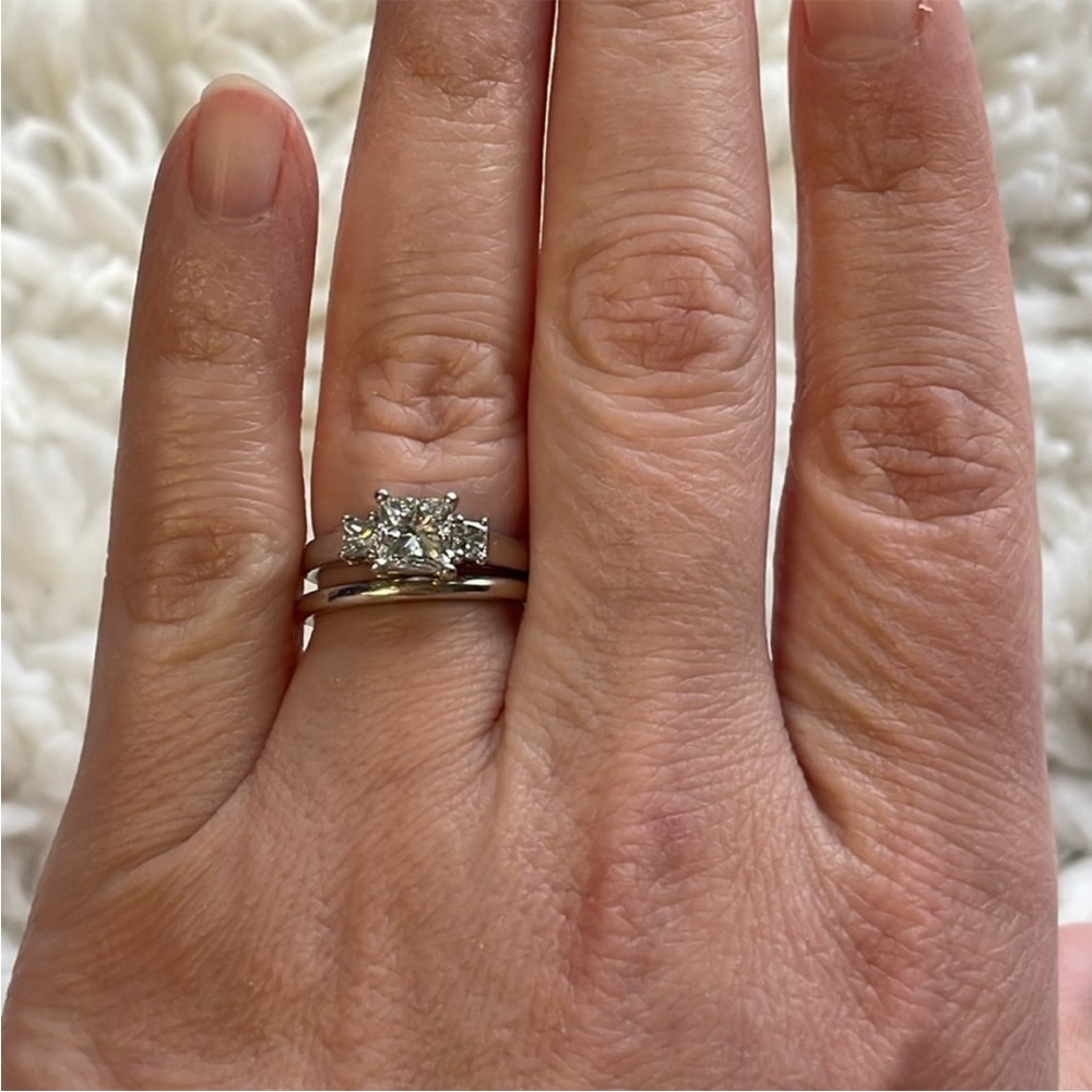 ☀️SALE!!☀️ 1.29 CTW Diamond Three Stone‎ Platinum Ring